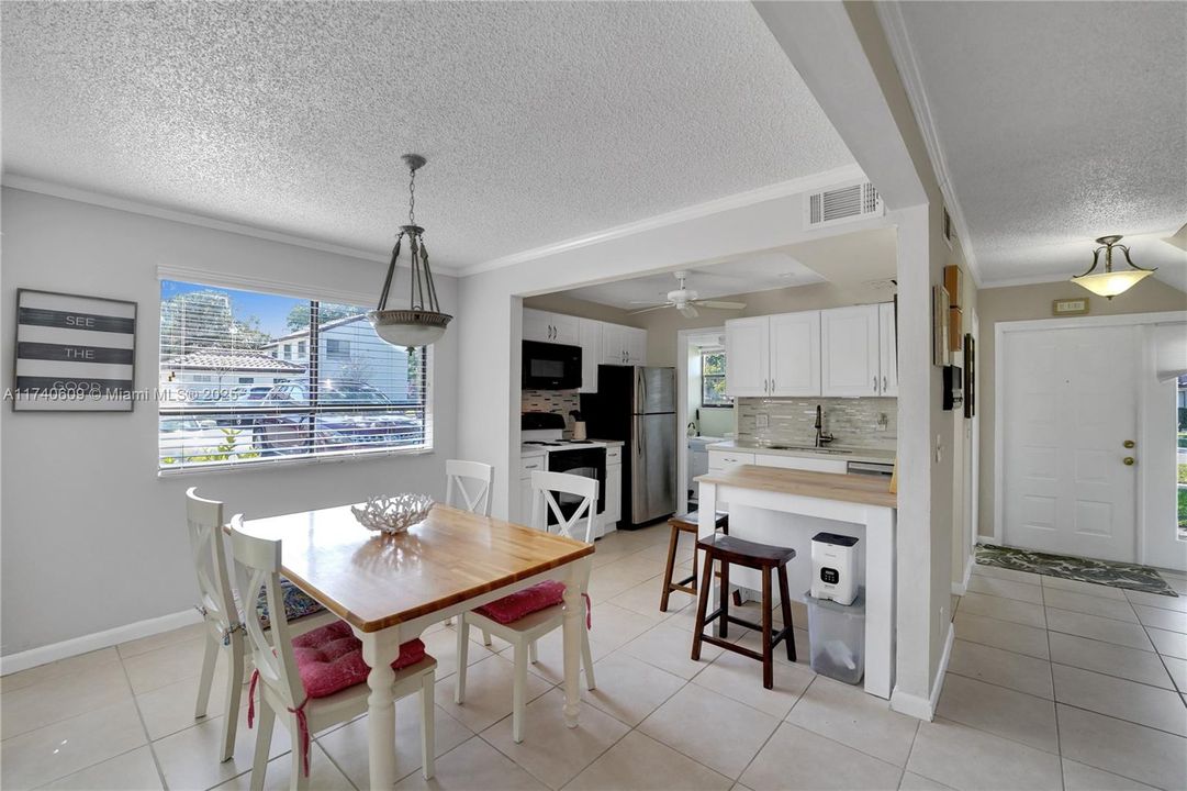 Recently Sold: $285,000 (2 beds, 1 baths, 1054 Square Feet)