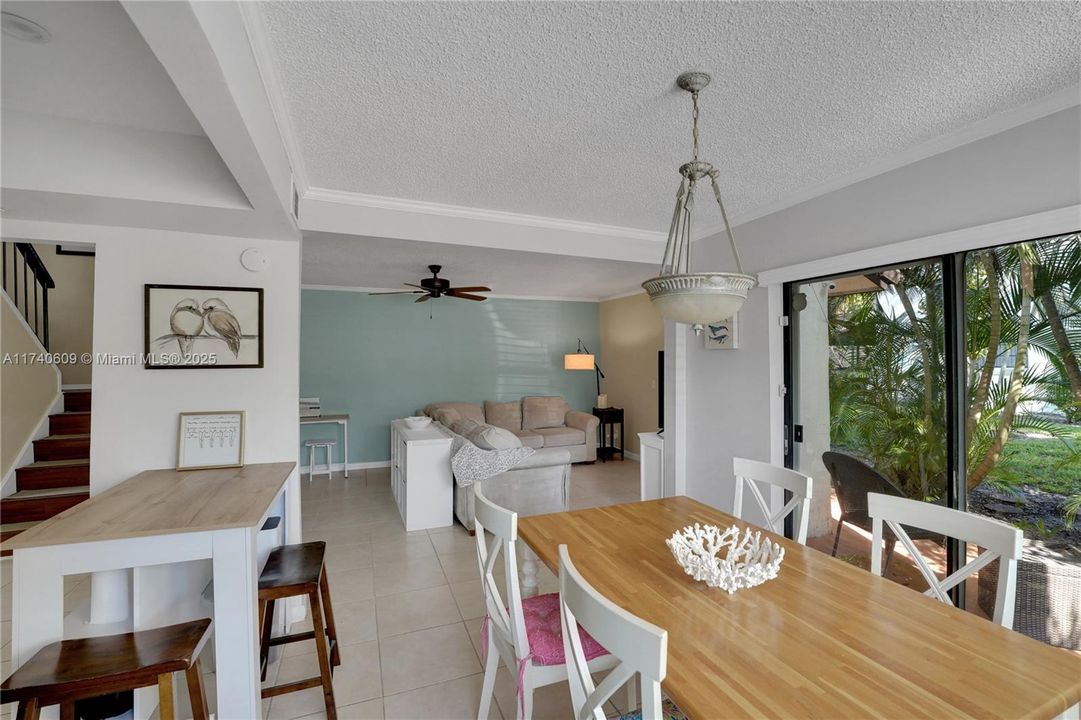 Recently Sold: $285,000 (2 beds, 1 baths, 1054 Square Feet)