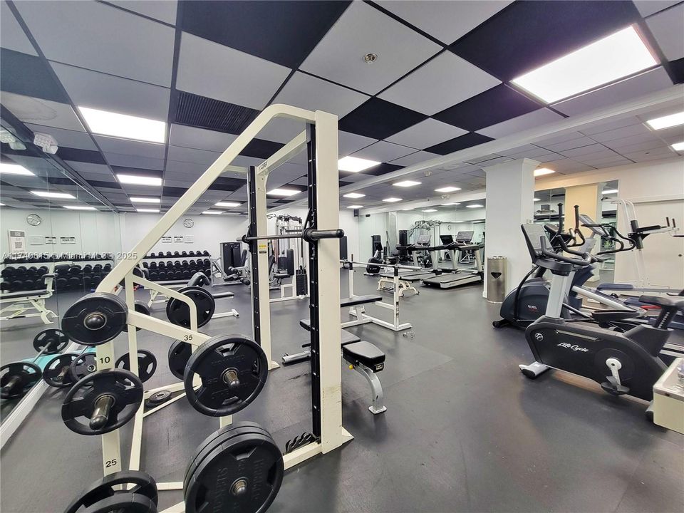 Recently Sold: $339,900 (1 beds, 1 baths, 890 Square Feet)