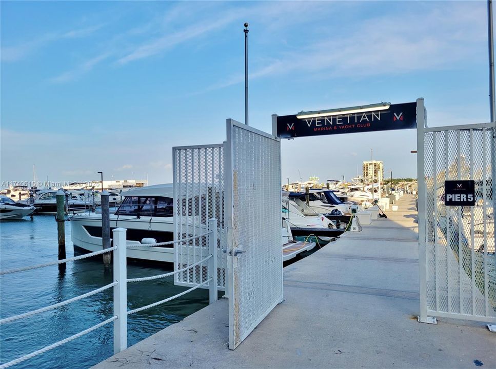 Recently Sold: $339,900 (1 beds, 1 baths, 890 Square Feet)