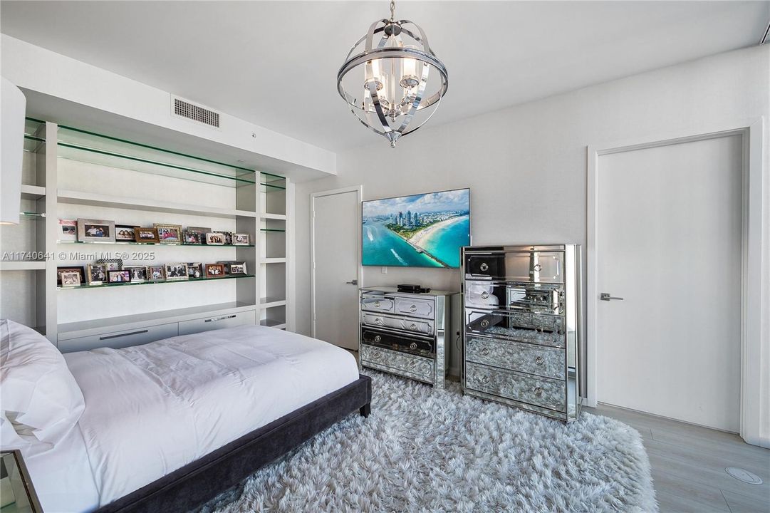 For Sale: $4,500,000 (3 beds, 3 baths, 2570 Square Feet)