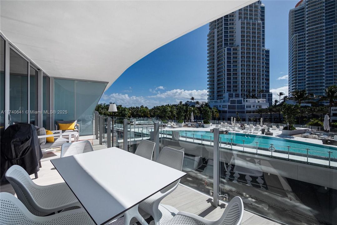 For Sale: $4,500,000 (3 beds, 3 baths, 2570 Square Feet)