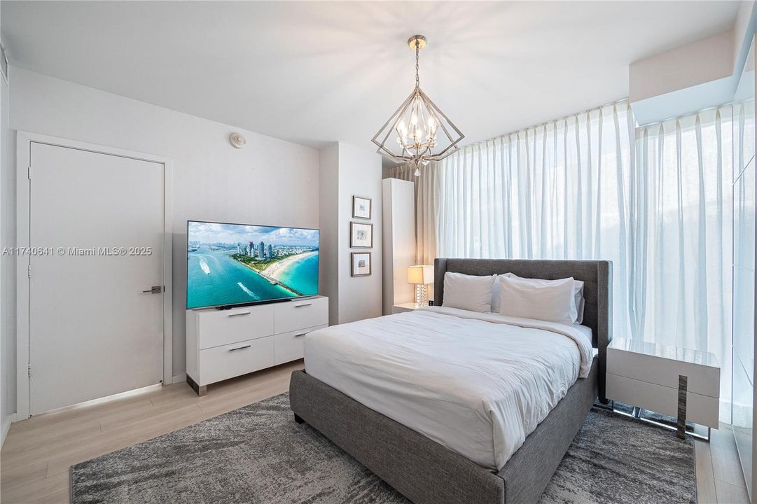 For Sale: $4,500,000 (3 beds, 3 baths, 2570 Square Feet)