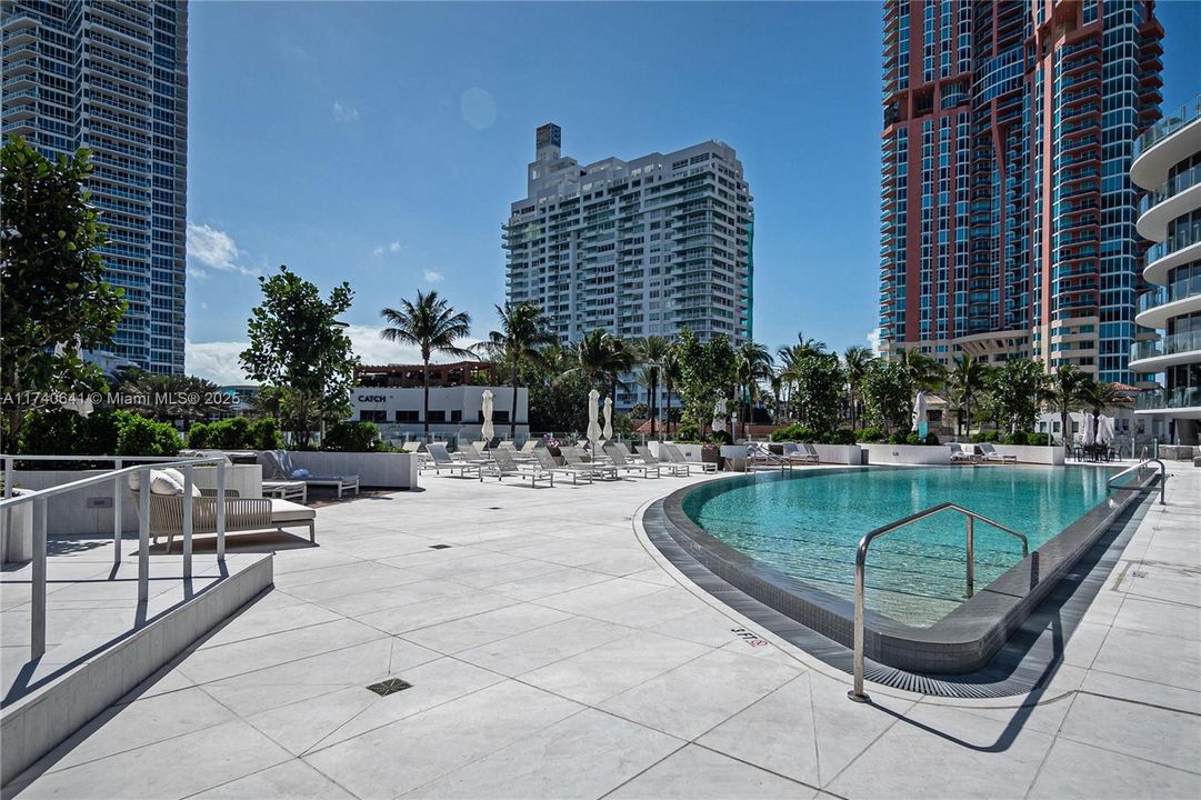 For Sale: $4,500,000 (3 beds, 3 baths, 2570 Square Feet)