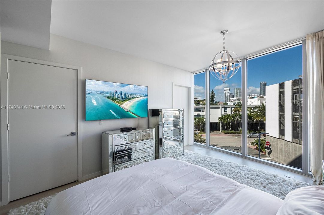 For Sale: $4,500,000 (3 beds, 3 baths, 2570 Square Feet)