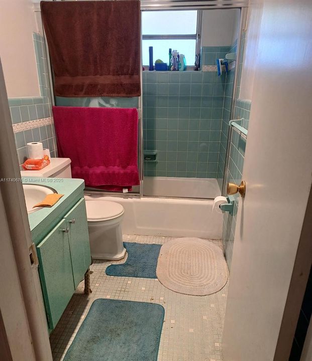 For Sale: $110,000 (2 beds, 1 baths, 883 Square Feet)