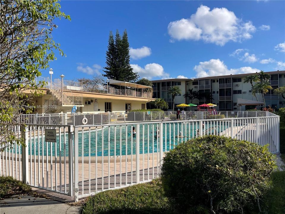 For Sale: $110,000 (2 beds, 1 baths, 883 Square Feet)