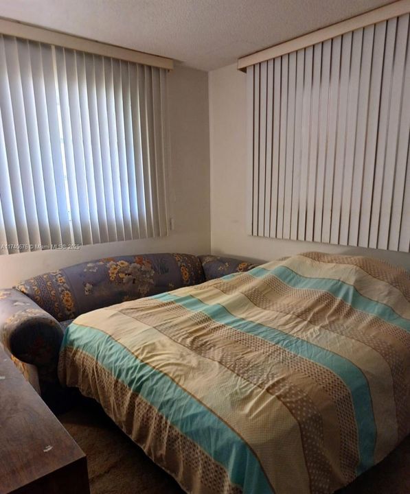 For Sale: $110,000 (2 beds, 1 baths, 883 Square Feet)