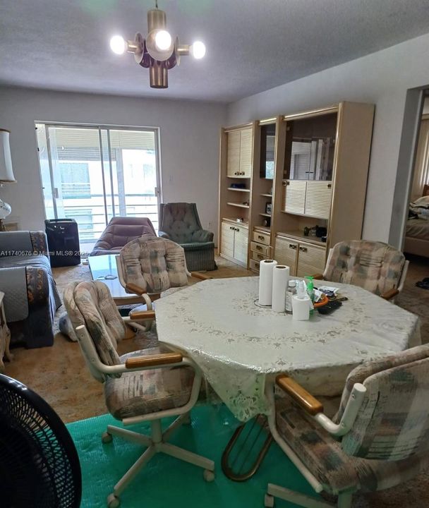 For Sale: $110,000 (2 beds, 1 baths, 883 Square Feet)