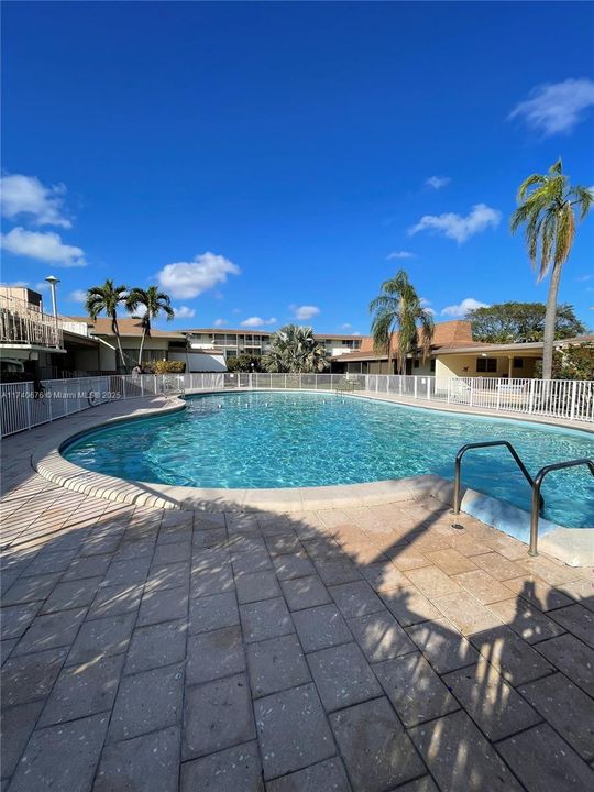 For Sale: $110,000 (2 beds, 1 baths, 883 Square Feet)