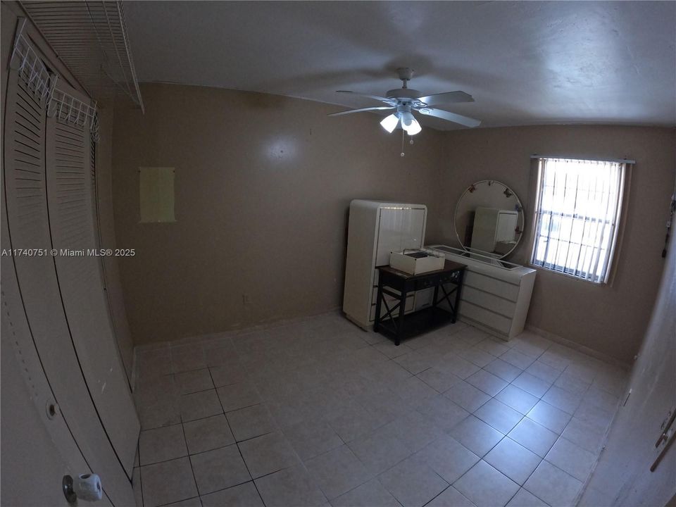 For Sale: $199,000 (2 beds, 1 baths, 813 Square Feet)