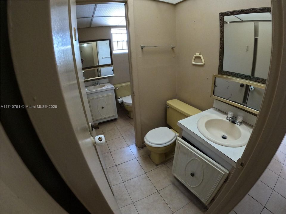 For Sale: $199,000 (2 beds, 1 baths, 813 Square Feet)