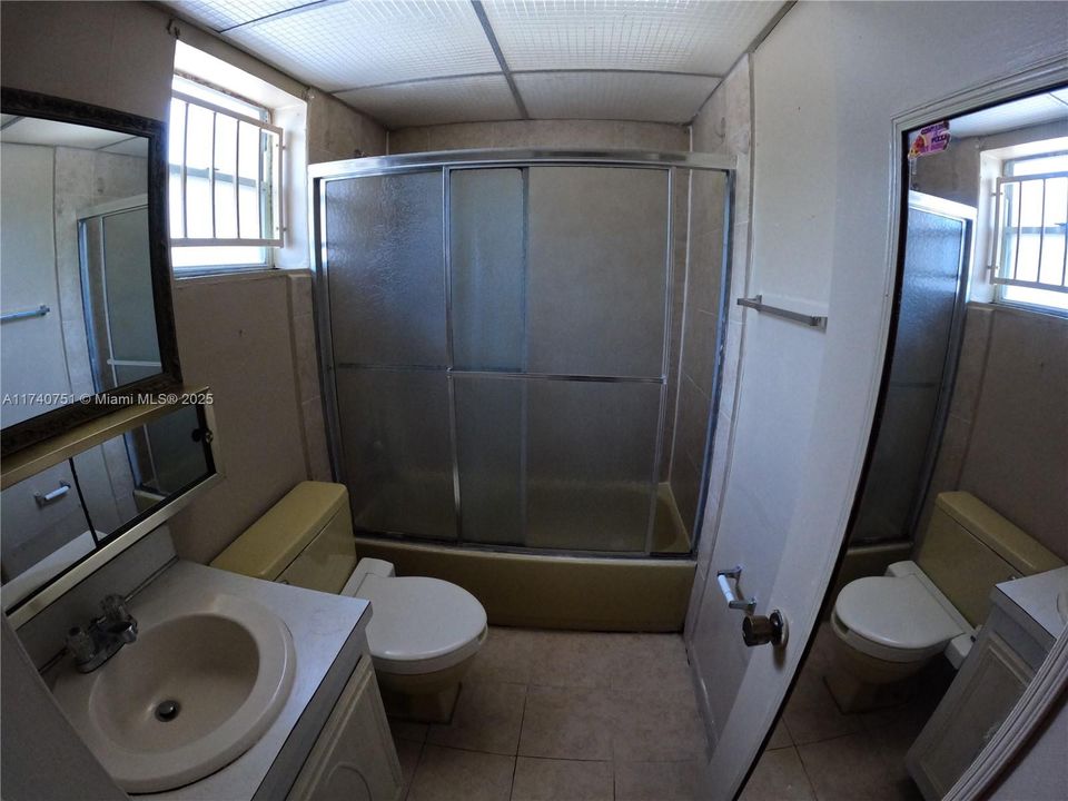 For Sale: $199,000 (2 beds, 1 baths, 813 Square Feet)