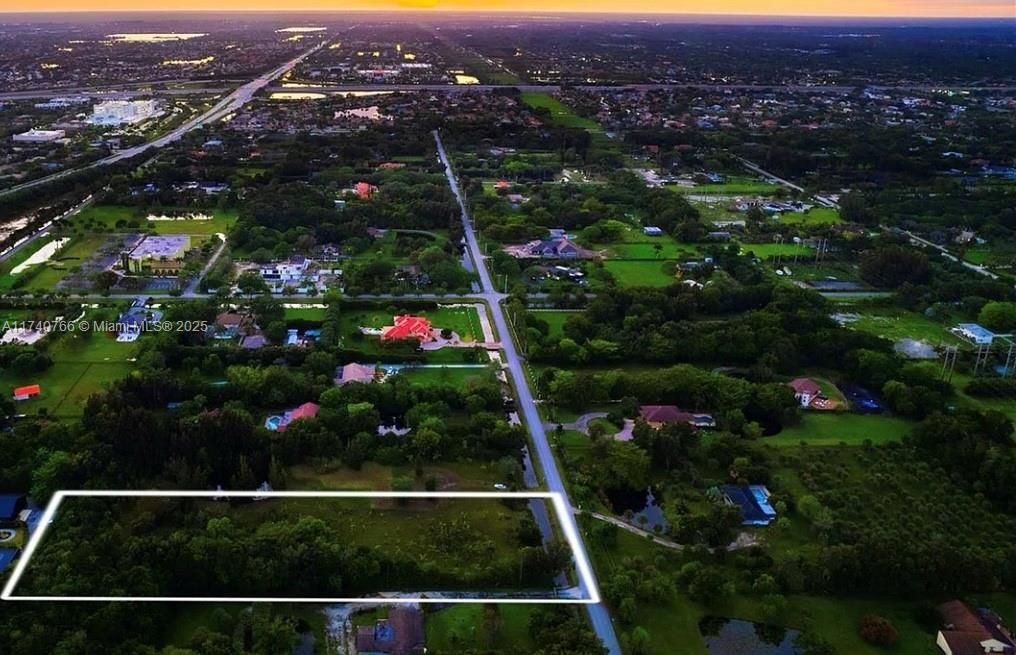 待售: $1,850,000 (2.24 acres)