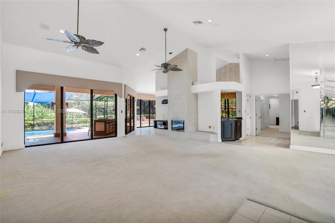 最近售出: $1,389,000 (3 贝兹, 3 浴室, 2941 平方英尺)