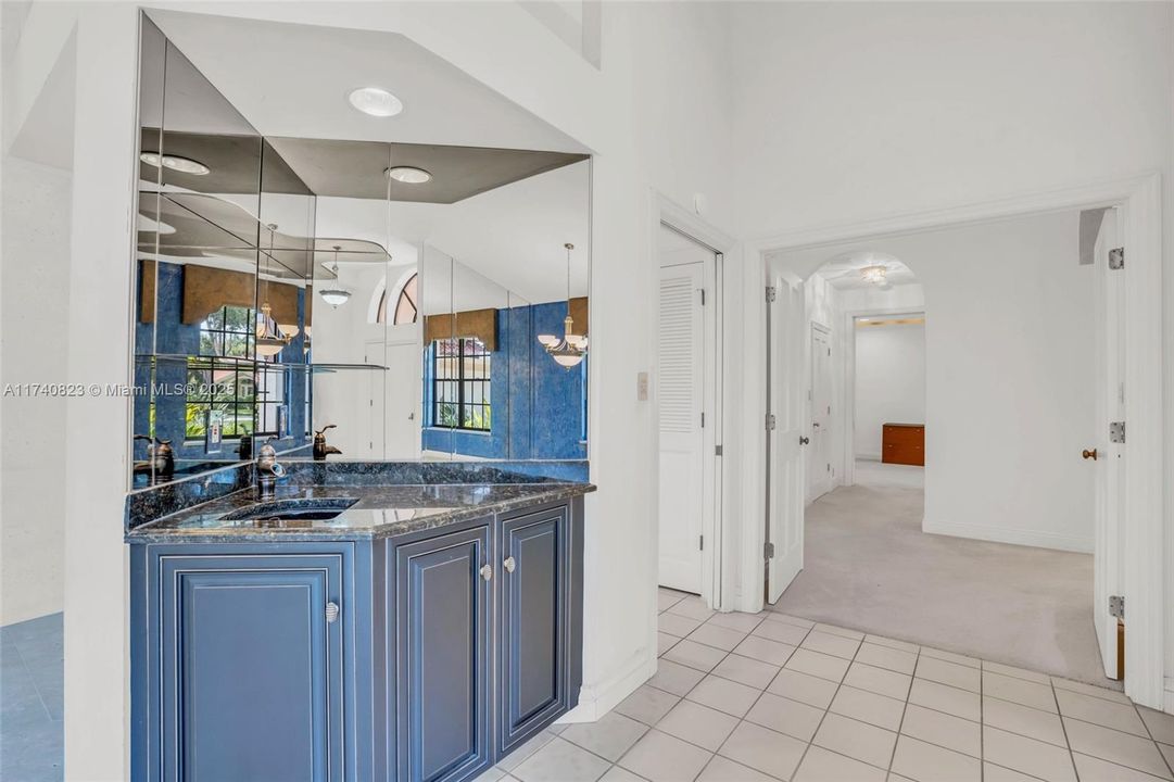 最近售出: $1,389,000 (3 贝兹, 3 浴室, 2941 平方英尺)