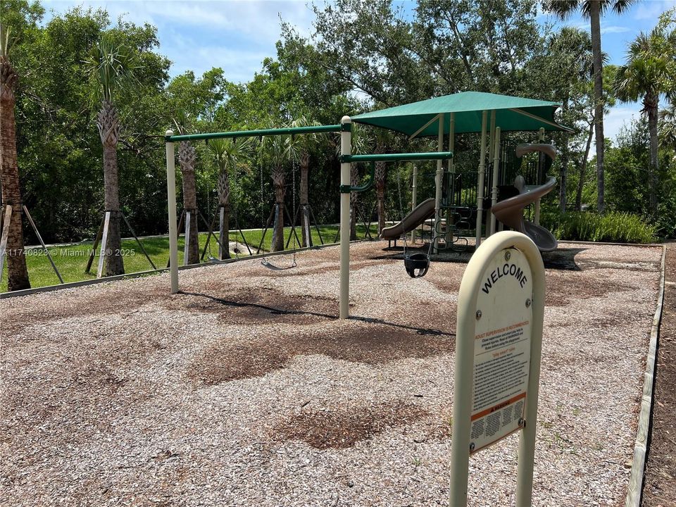 最近售出: $1,389,000 (3 贝兹, 3 浴室, 2941 平方英尺)