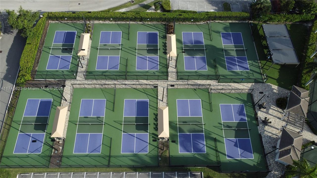 最近售出: $1,389,000 (3 贝兹, 3 浴室, 2941 平方英尺)