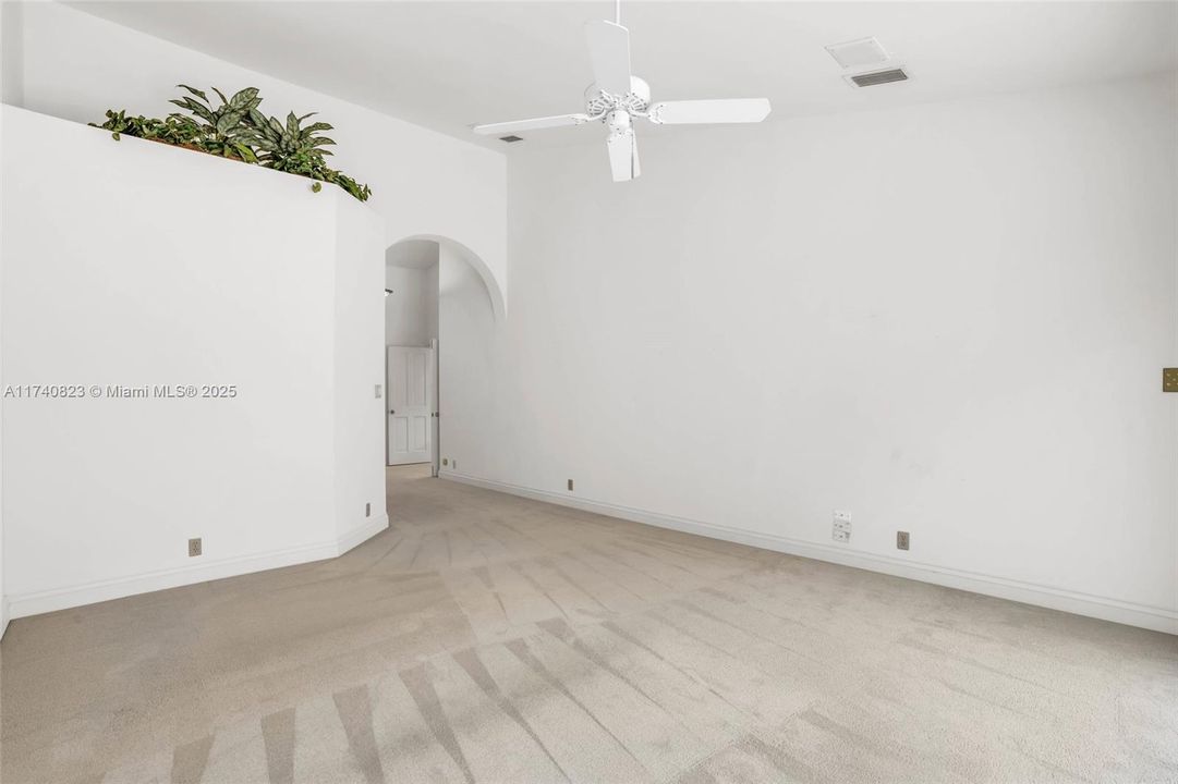 最近售出: $1,389,000 (3 贝兹, 3 浴室, 2941 平方英尺)