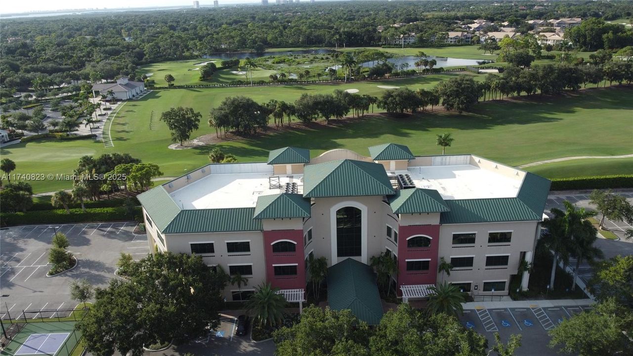 最近售出: $1,389,000 (3 贝兹, 3 浴室, 2941 平方英尺)