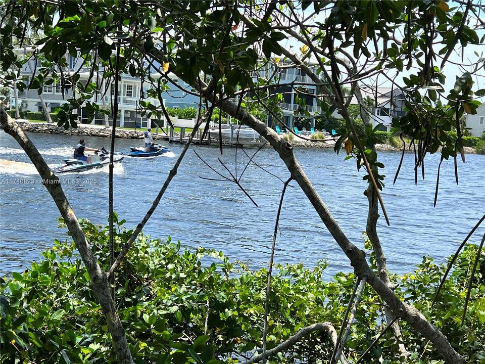 最近售出: $1,389,000 (3 贝兹, 3 浴室, 2941 平方英尺)