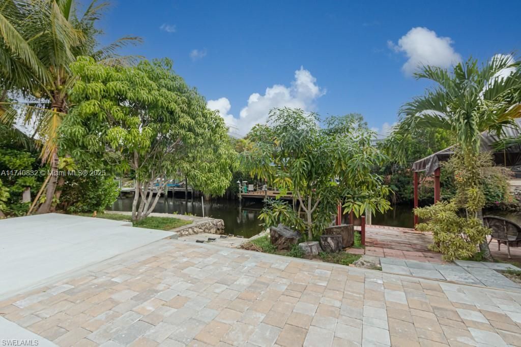 Recently Sold: $350,000 (3 beds, 3 baths, 1524 Square Feet)