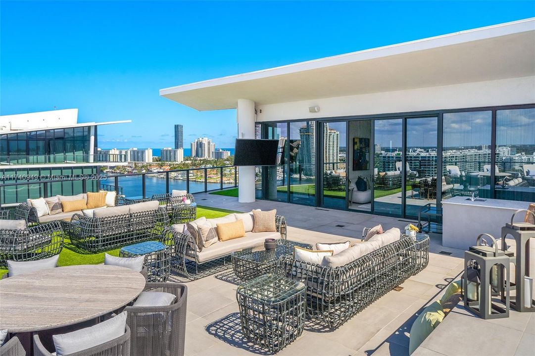 待售: $9,250,000 (6 贝兹, 8 浴室, 6200 平方英尺)