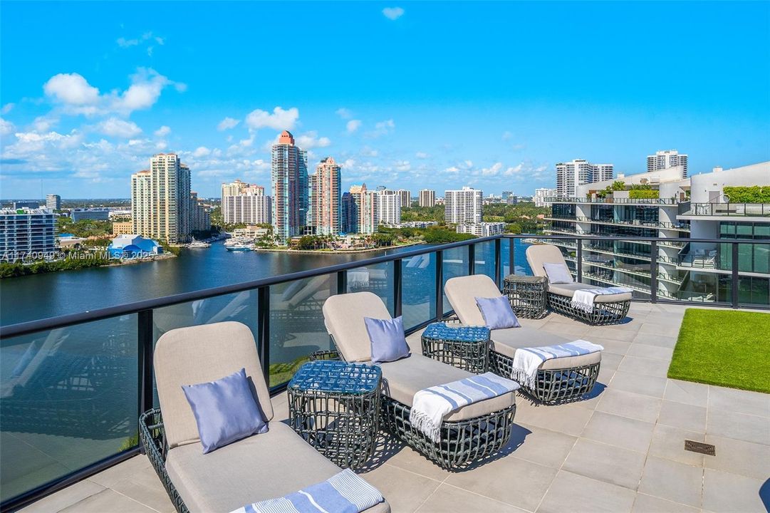 待售: $9,250,000 (6 贝兹, 8 浴室, 6200 平方英尺)