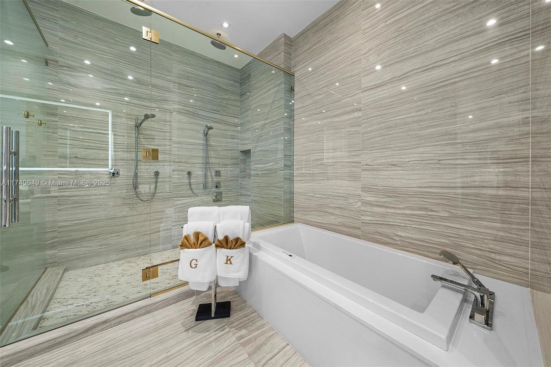 待售: $9,250,000 (6 贝兹, 8 浴室, 6200 平方英尺)