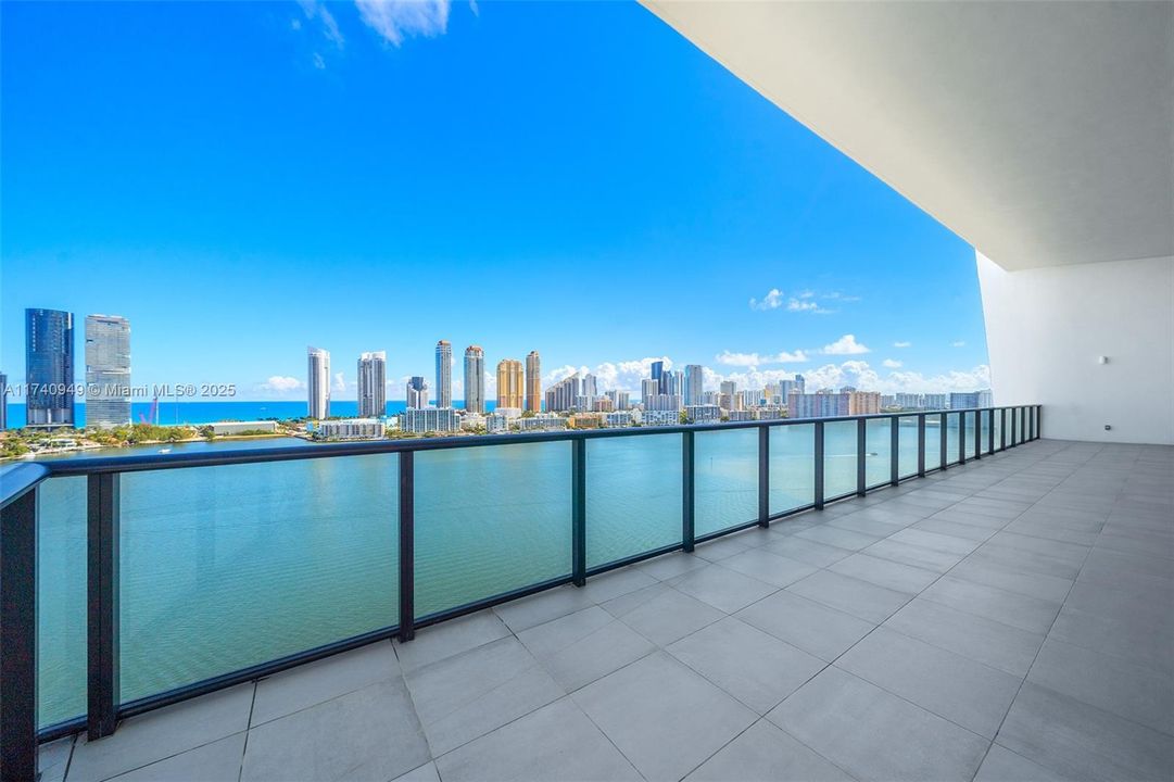 待售: $9,250,000 (6 贝兹, 8 浴室, 6200 平方英尺)