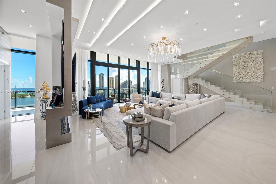 待售: $9,250,000 (6 贝兹, 8 浴室, 6200 平方英尺)