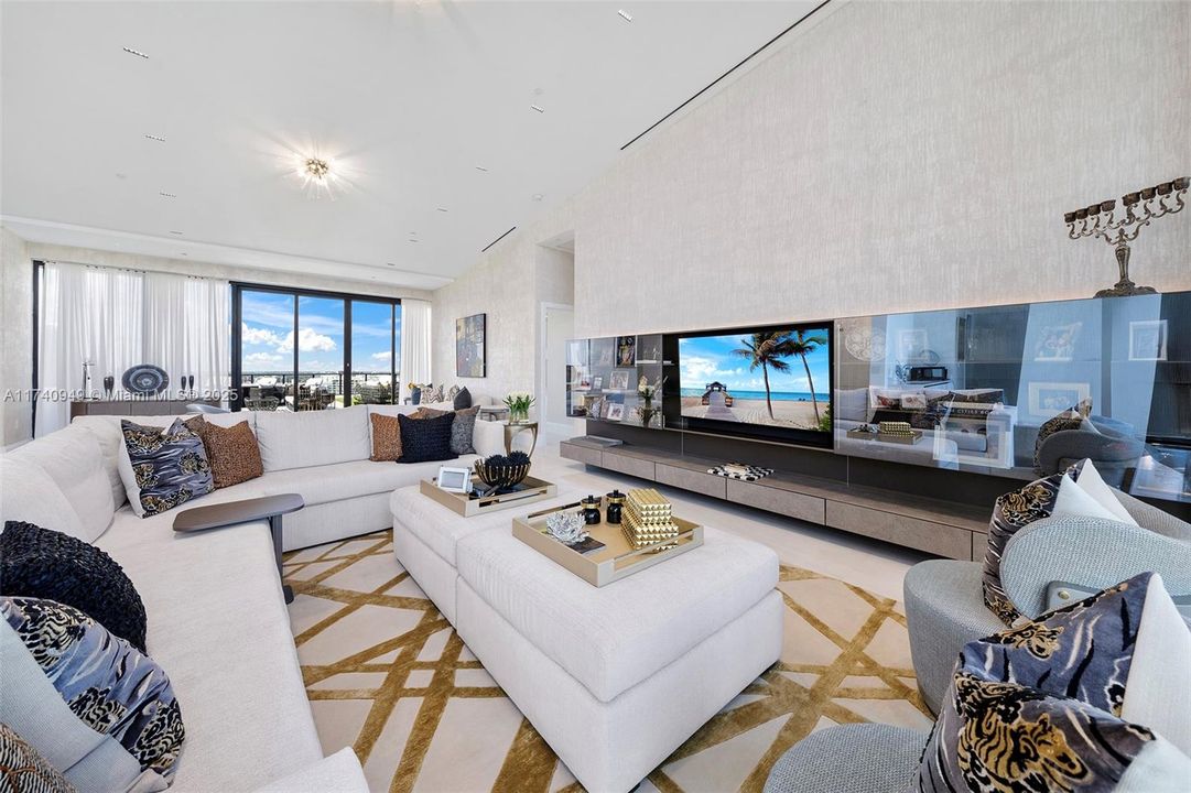 待售: $9,250,000 (6 贝兹, 8 浴室, 6200 平方英尺)