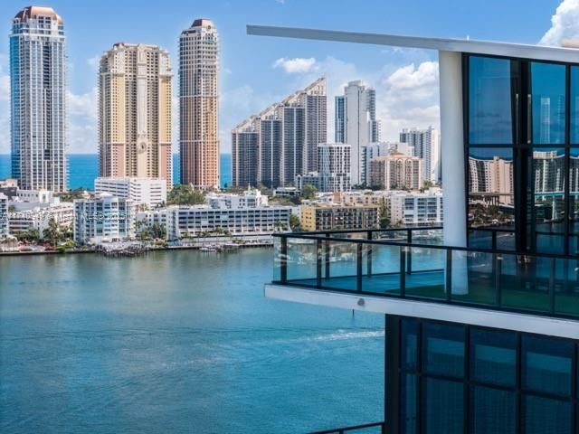 待售: $9,250,000 (6 贝兹, 8 浴室, 6200 平方英尺)