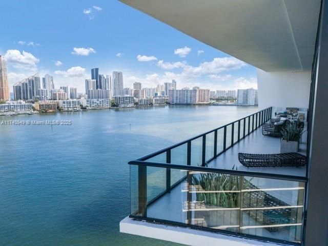 待售: $9,250,000 (6 贝兹, 8 浴室, 6200 平方英尺)