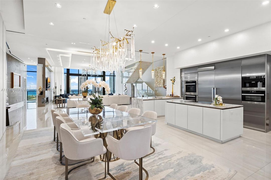 待售: $9,250,000 (6 贝兹, 8 浴室, 6200 平方英尺)