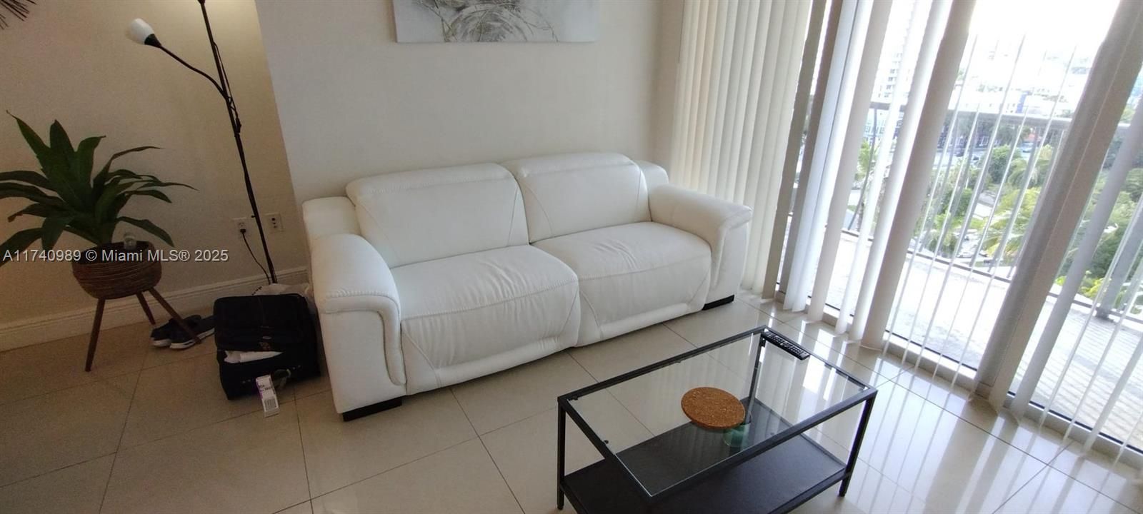 For Sale: $360,000 (1 beds, 1 baths, 791 Square Feet)