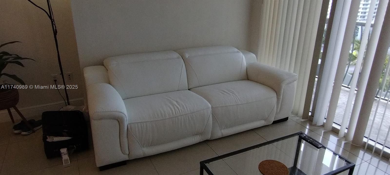 For Sale: $360,000 (1 beds, 1 baths, 791 Square Feet)