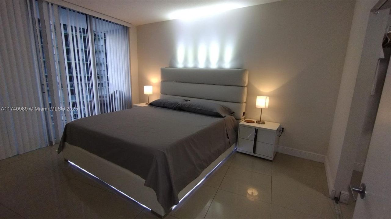 For Sale: $360,000 (1 beds, 1 baths, 791 Square Feet)