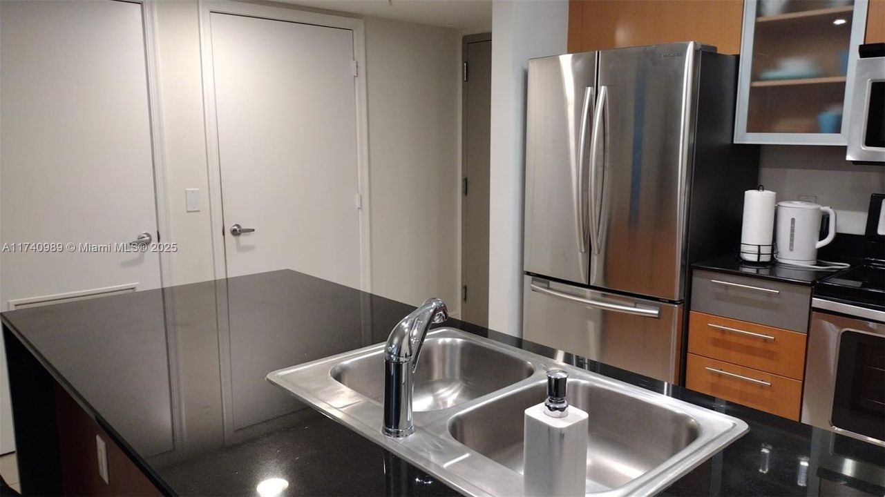 For Sale: $360,000 (1 beds, 1 baths, 791 Square Feet)