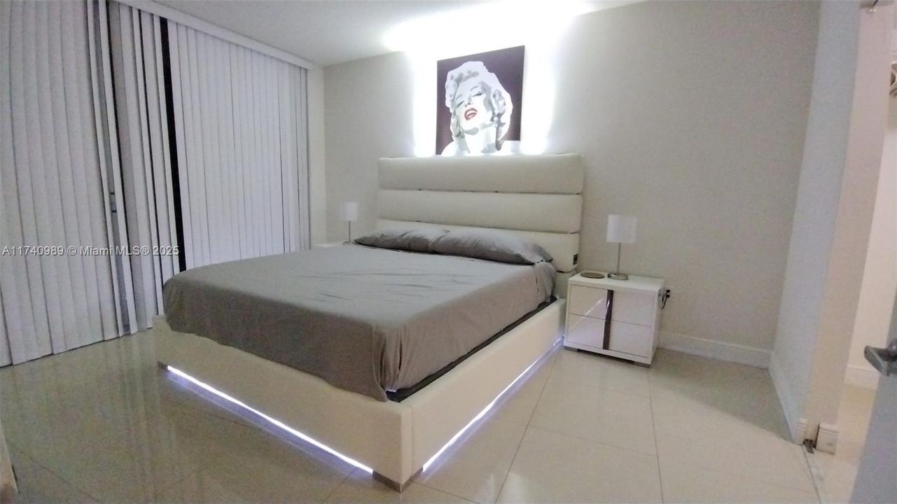 For Sale: $360,000 (1 beds, 1 baths, 791 Square Feet)