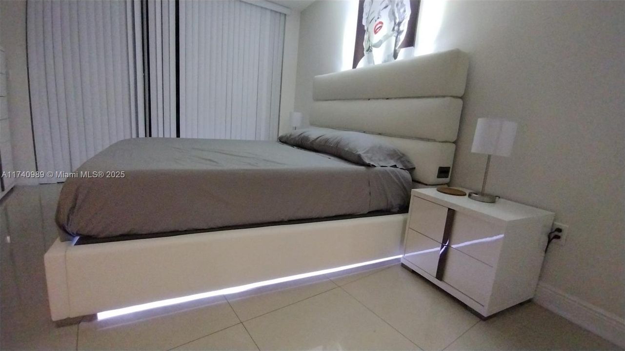 For Sale: $360,000 (1 beds, 1 baths, 791 Square Feet)