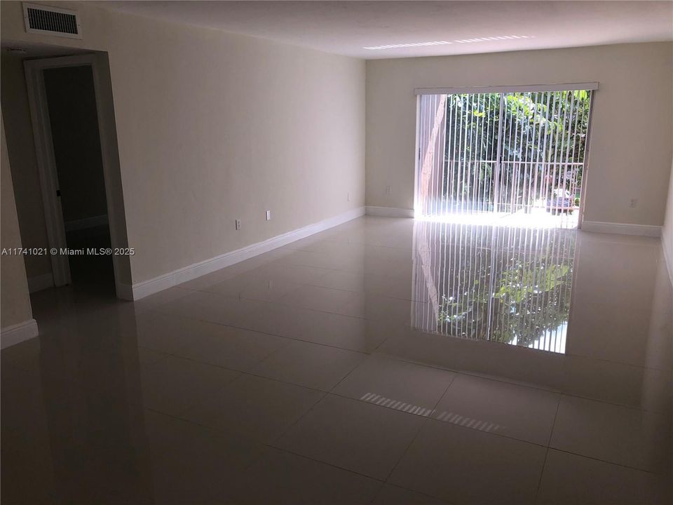 Recently Rented: $2,350 (2 beds, 2 baths, 1262 Square Feet)