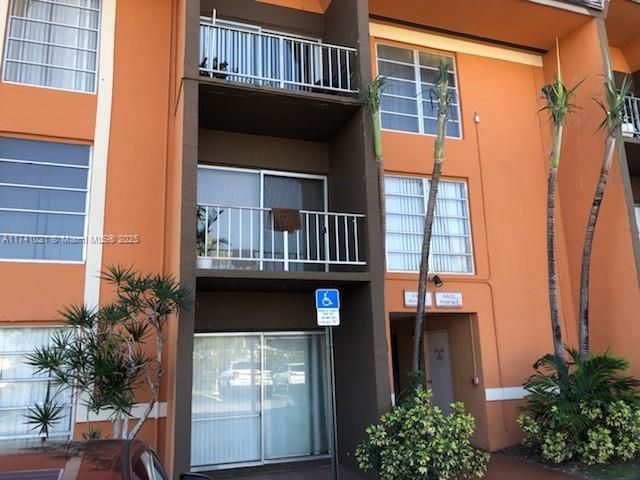 Recently Rented: $2,350 (2 beds, 2 baths, 1262 Square Feet)