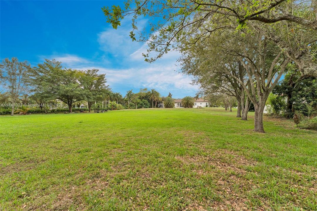 最近售出: $2,275,000 (6 贝兹, 4 浴室, 3852 平方英尺)