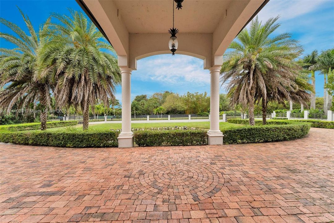 最近售出: $2,275,000 (6 贝兹, 4 浴室, 3852 平方英尺)