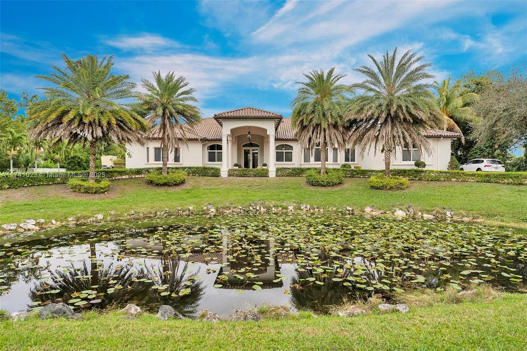 最近售出: $2,275,000 (6 贝兹, 4 浴室, 3852 平方英尺)