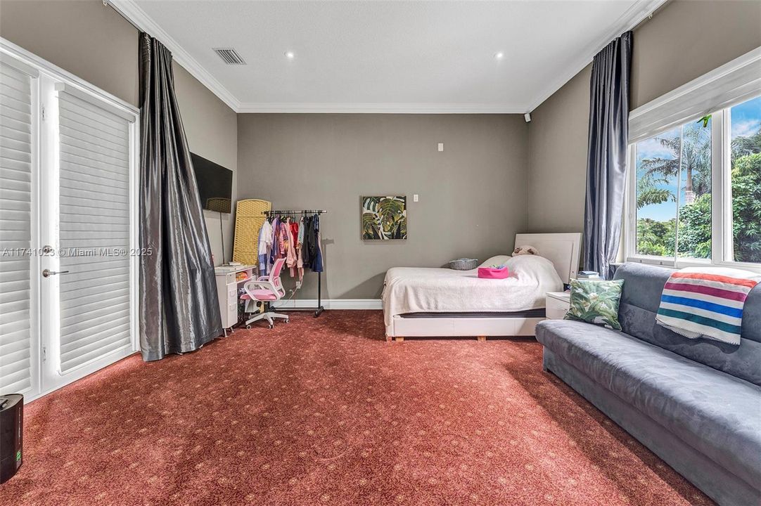 最近售出: $2,275,000 (6 贝兹, 4 浴室, 3852 平方英尺)