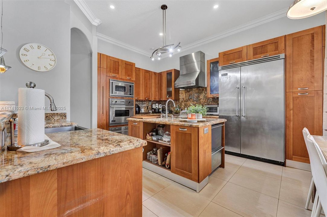 最近售出: $2,275,000 (6 贝兹, 4 浴室, 3852 平方英尺)