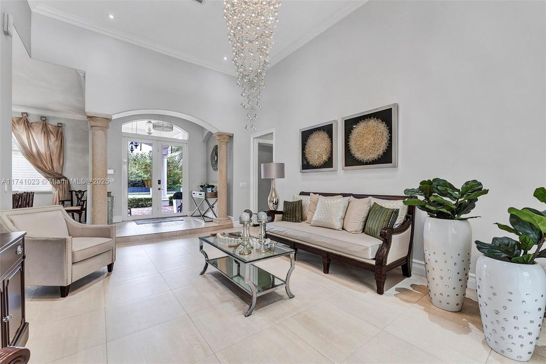 最近售出: $2,275,000 (6 贝兹, 4 浴室, 3852 平方英尺)