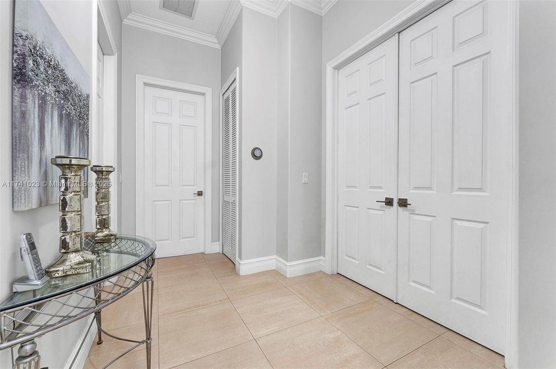 最近售出: $2,275,000 (6 贝兹, 4 浴室, 3852 平方英尺)